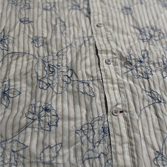 Vintage 90’s Guess Embroidered Button Down Shirt (Large) - Picture 5 of 15